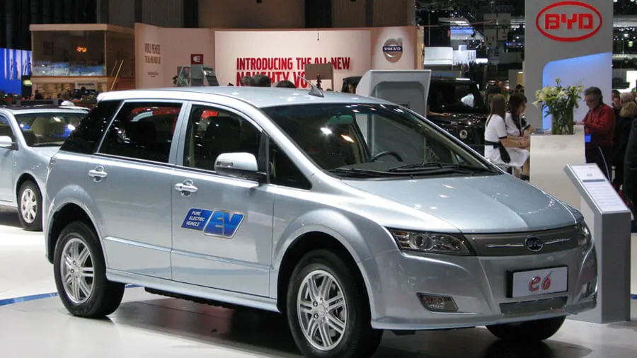 BYD e6 2010 жылы Детройтта (АҚШ) Солтүстік Америка халықаралық автосалонында көрсетілді BYD e6 2010 жылы Детройтта (АҚШ) Солтүстік Америка халықаралық автосалонында көрсетілді